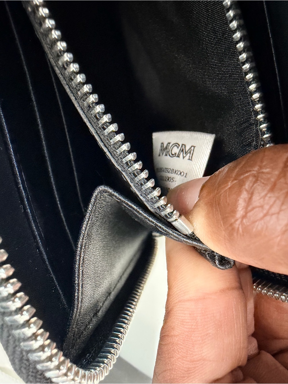 Black MCM wallet - Picture 7 of 13
